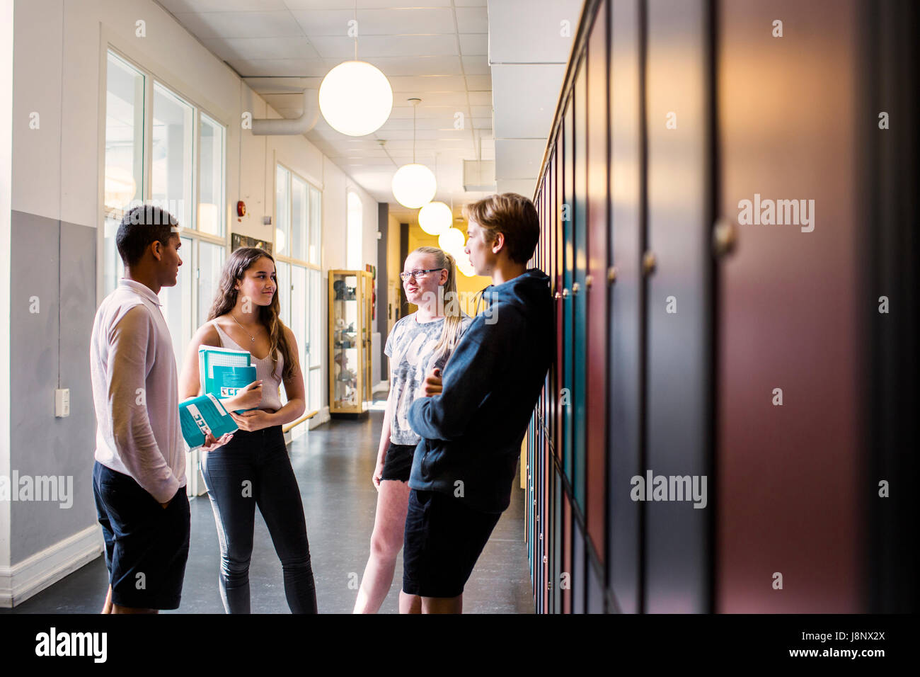 Étudiants (14-15) in corridor Banque D'Images