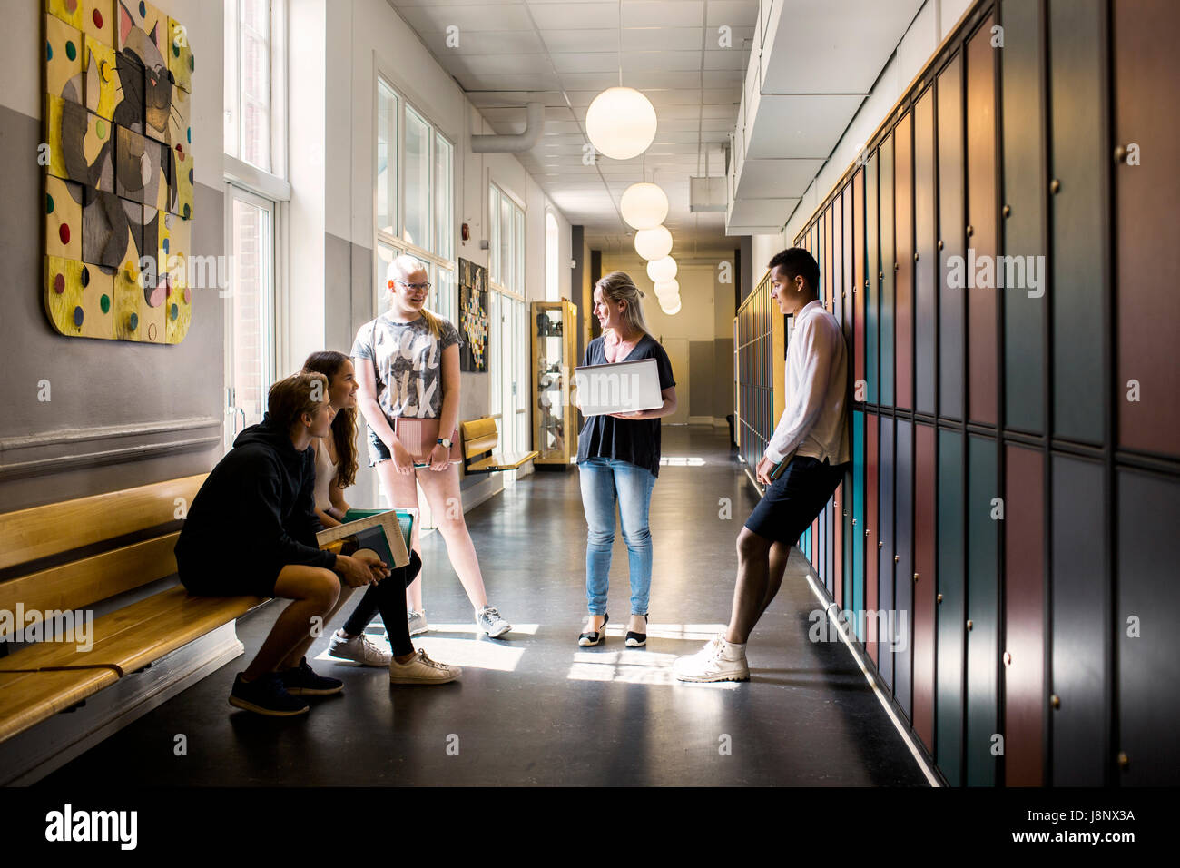 Étudiants (14-15) in corridor Banque D'Images