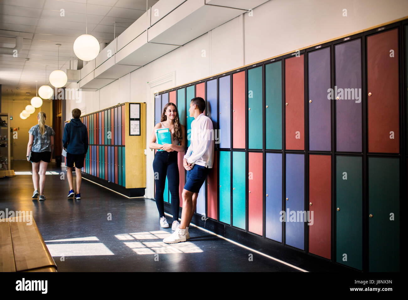 Étudiants (14-15) in corridor Banque D'Images