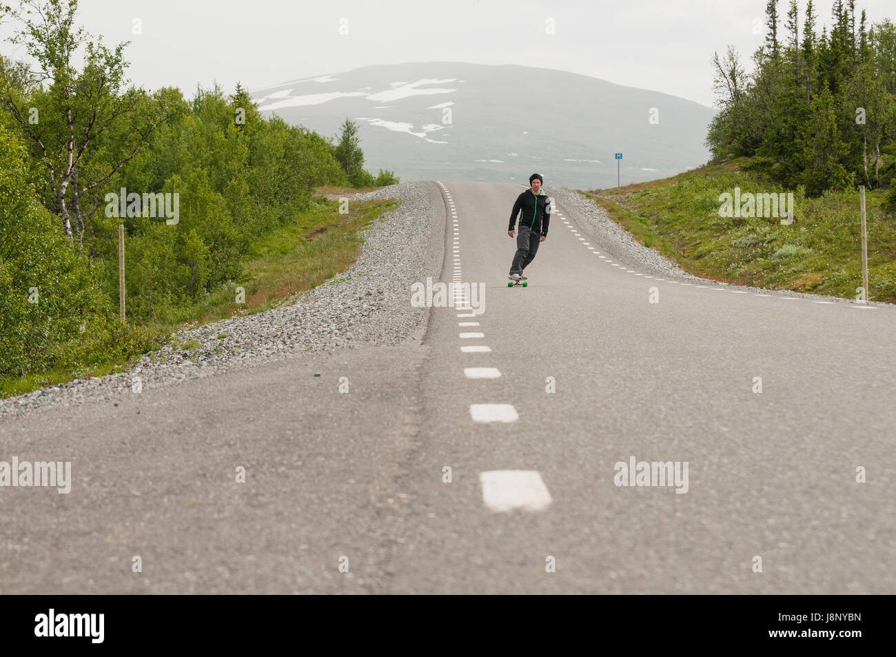L'homme sur la planche à roulettes Banque D'Images