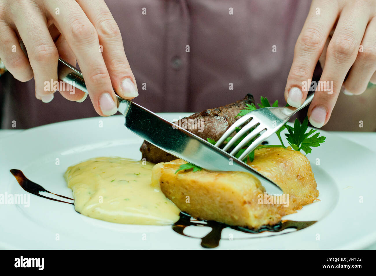 Woman having meal Banque D'Images