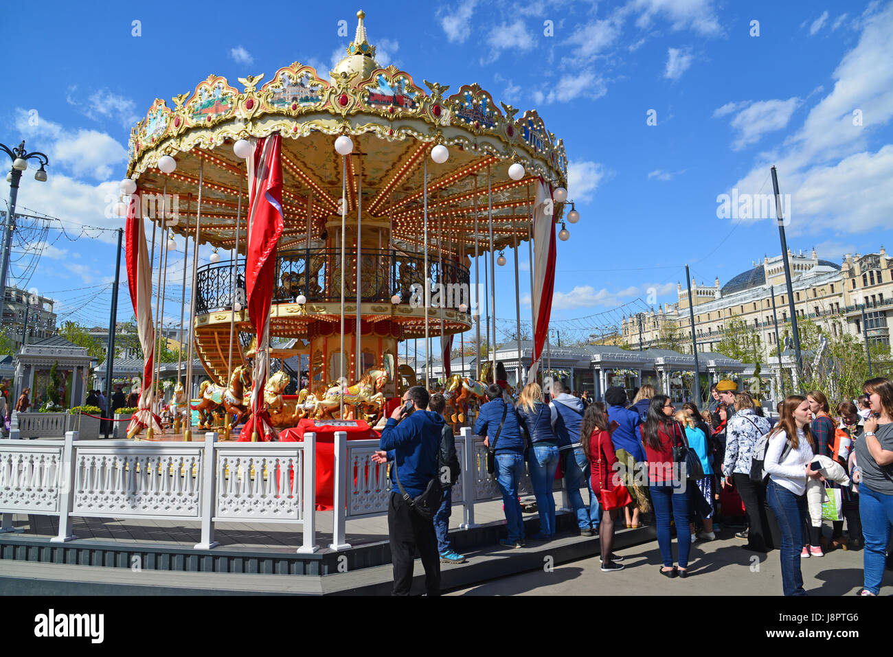 Moscou, Russie - Mai 06,2017. Carrousel pour enfants sur la place de la Révolution Banque D'Images