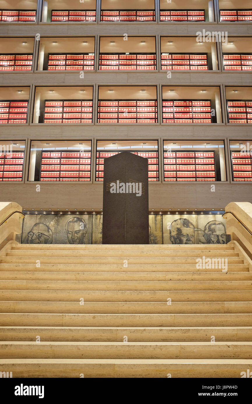 AUSTIN, TEXAS - 22 MAI 2017 : Le Lyndon Baines Johnson Library and Museum de l'intérieur. Les archives occupent les étages intermédiaires de l'édifice, le publi Banque D'Images