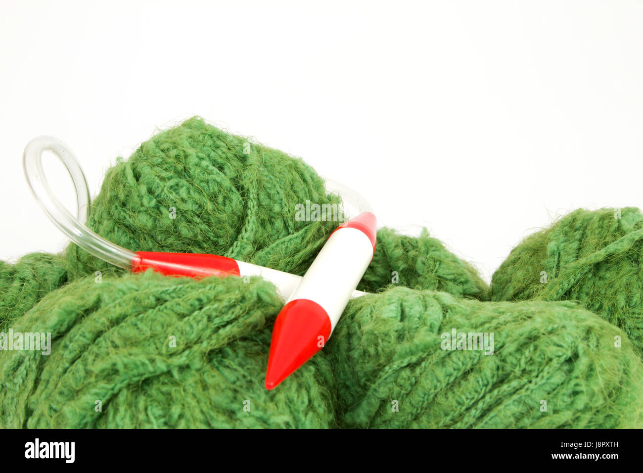 Aiguille à tricoter avec la laine verte Banque D'Images