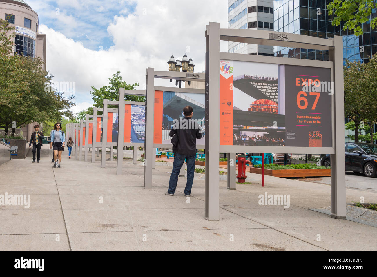 Montréal, CA - 27 mai 2017 : exposition en plein air sur l'avenue McGill College célébrant le 50e anniversaire de l'Expo 67 Banque D'Images