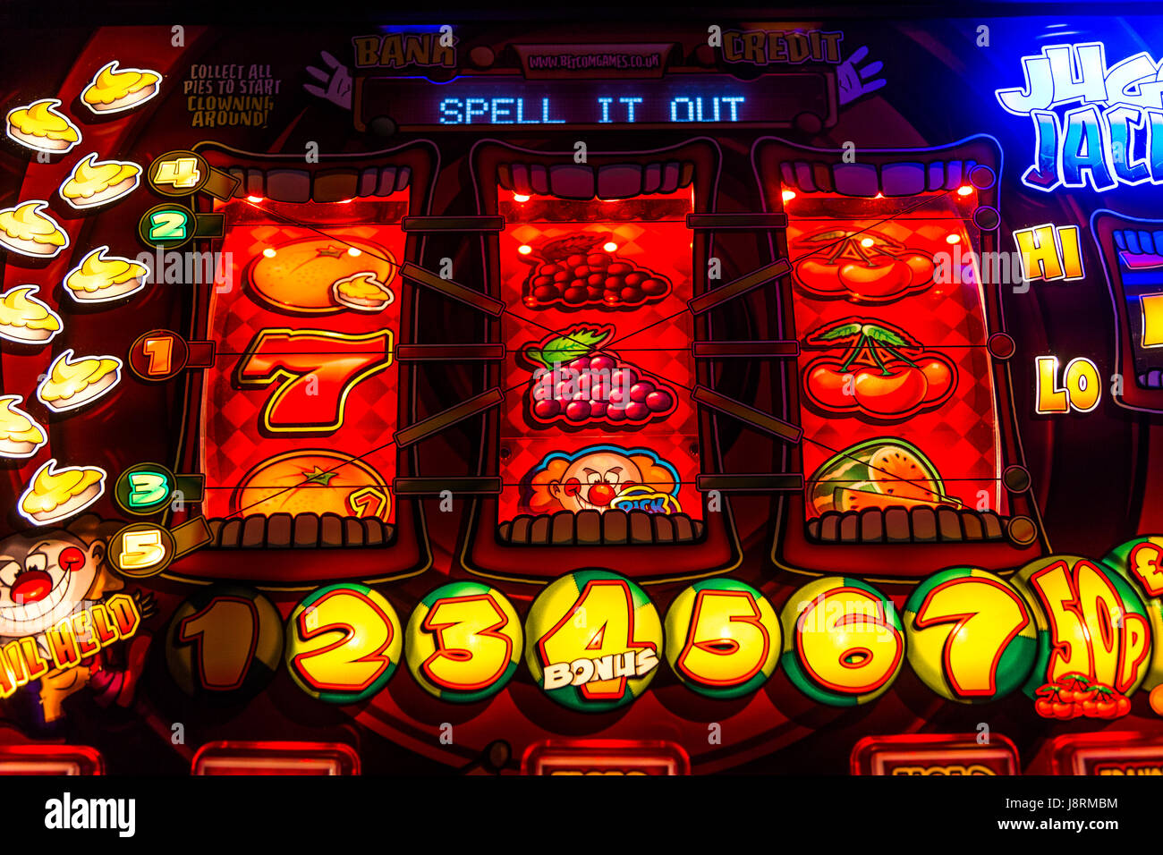Close-up of colorful allumé slot machine Banque D'Images