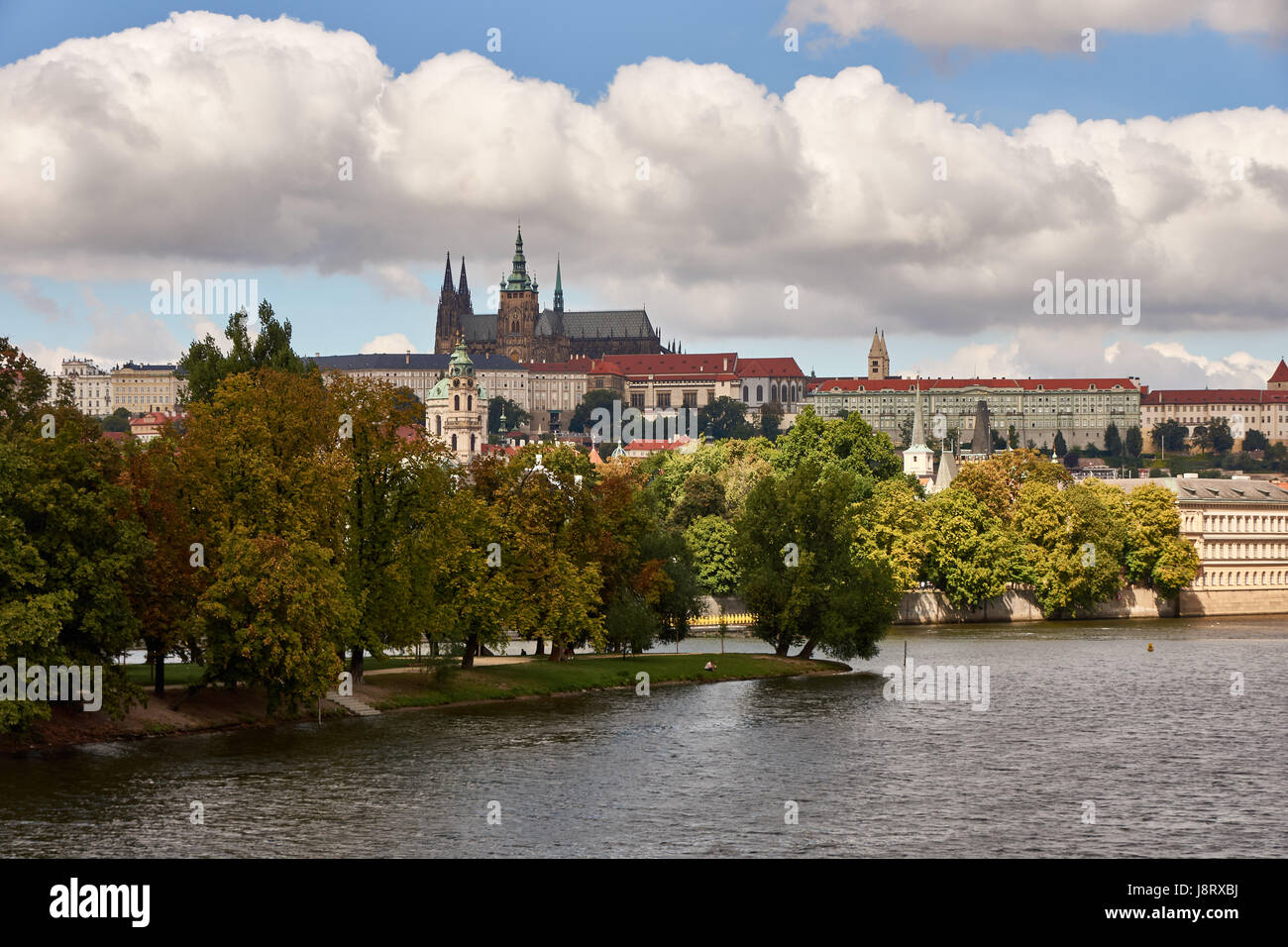 Vue sur le château de Prague avec la cathédrale Saint-Guy Banque D'Images