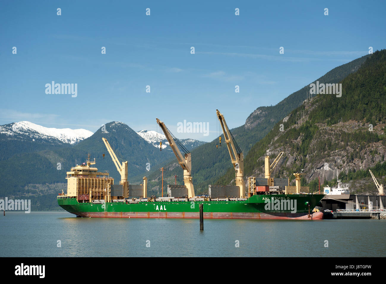 Le cargo Aal Kembla loading jusqu'au terminal Squamish dock fret. Squamish BC, Canada. Banque D'Images