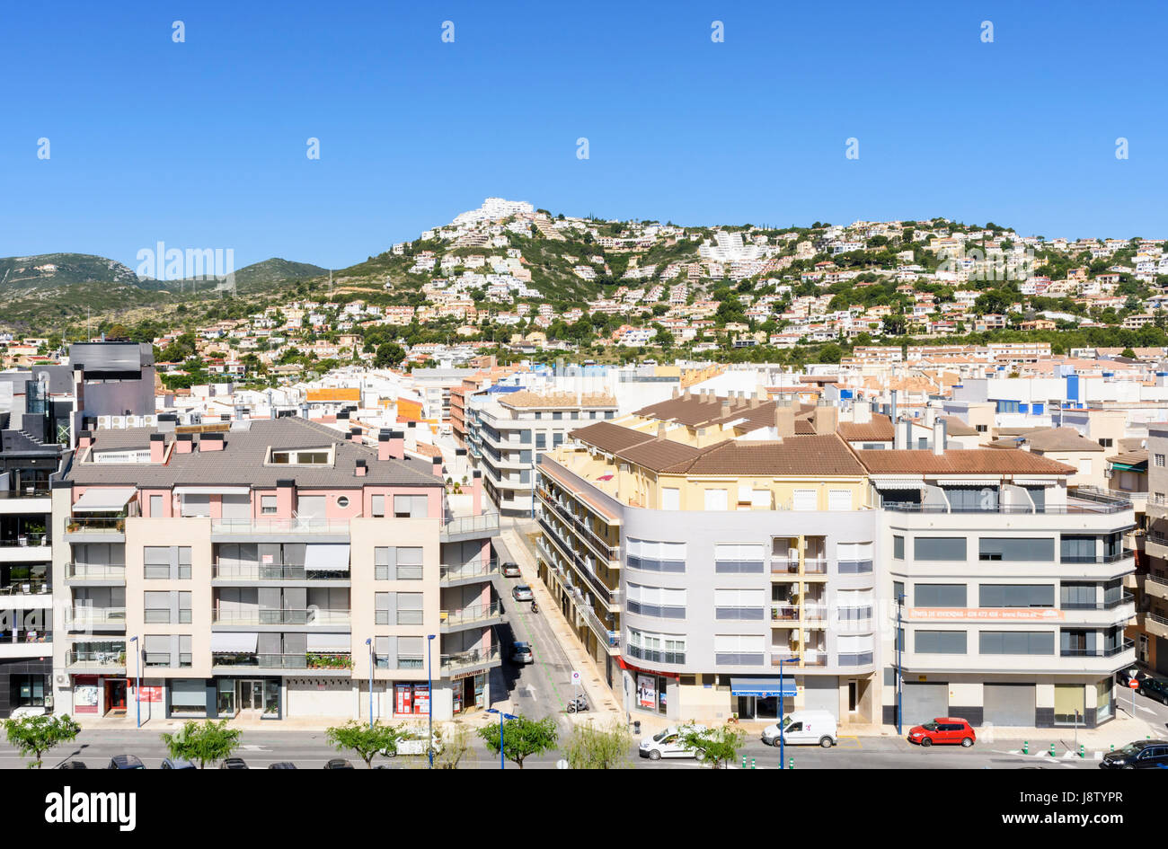 Vues sur la ville de Peniscola et collines environnantes banlieue sur la Costa del Azahar, Peniscola, Espagne Banque D'Images