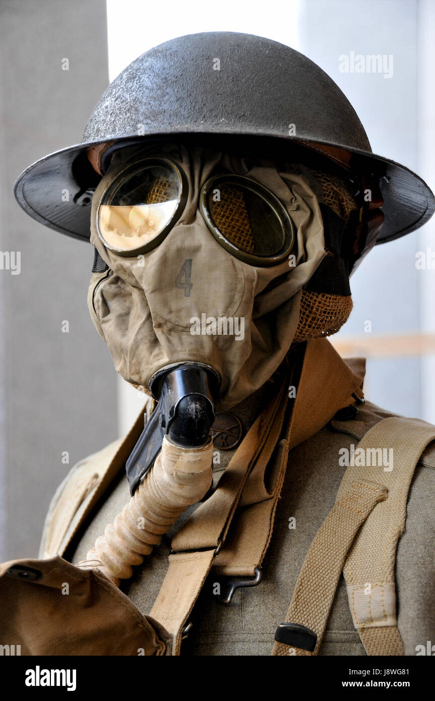 La PREMIÈRE GUERRE MONDIALE soldat portant un masque à gaz de protection  Photo Stock - Alamy