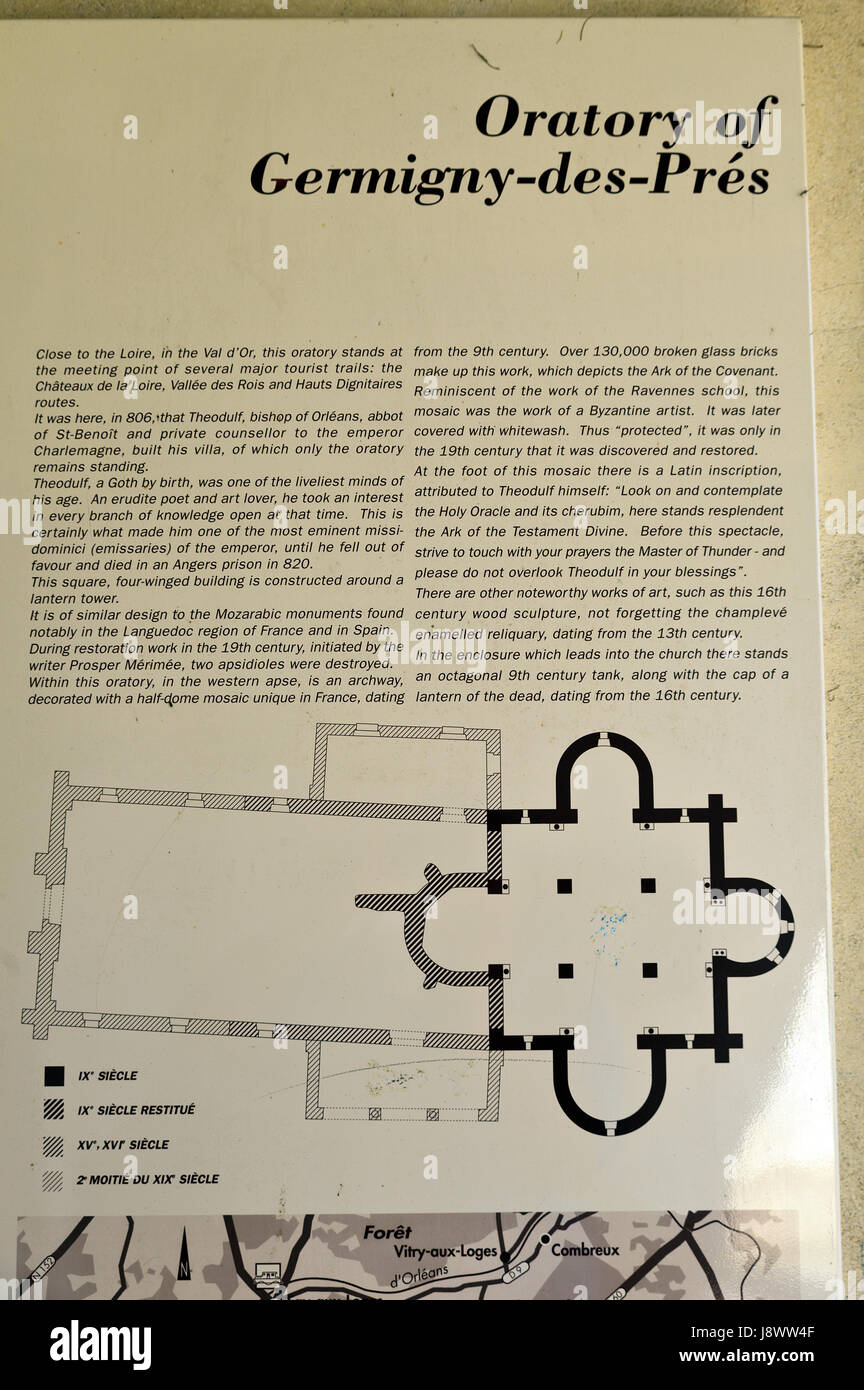 Plaque d'information sur le 9e siècle oratoire carolingien de germigny-des-Prés, la Loiret, France Banque D'Images Plaque d'information sur le 9e siècle oratoire carolingien de germigny-des-Prés, la Loiret, France Banque D'Images