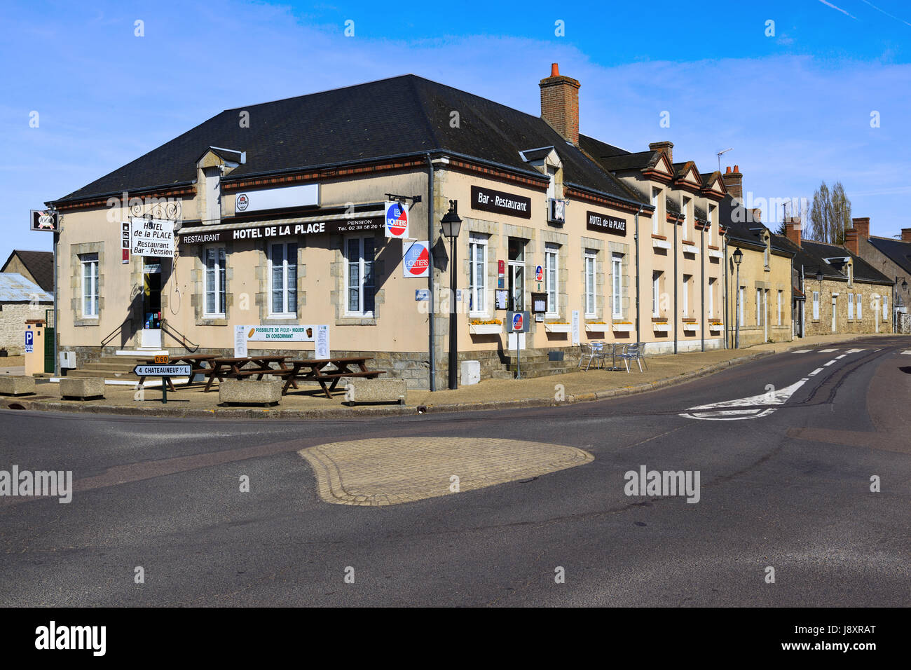 L'hôtel de la Place, Germigny-des-Prés, le Loiret, France Banque D'Images L'hôtel de la Place, Germigny-des-Prés, le Loiret, France Banque D'Images