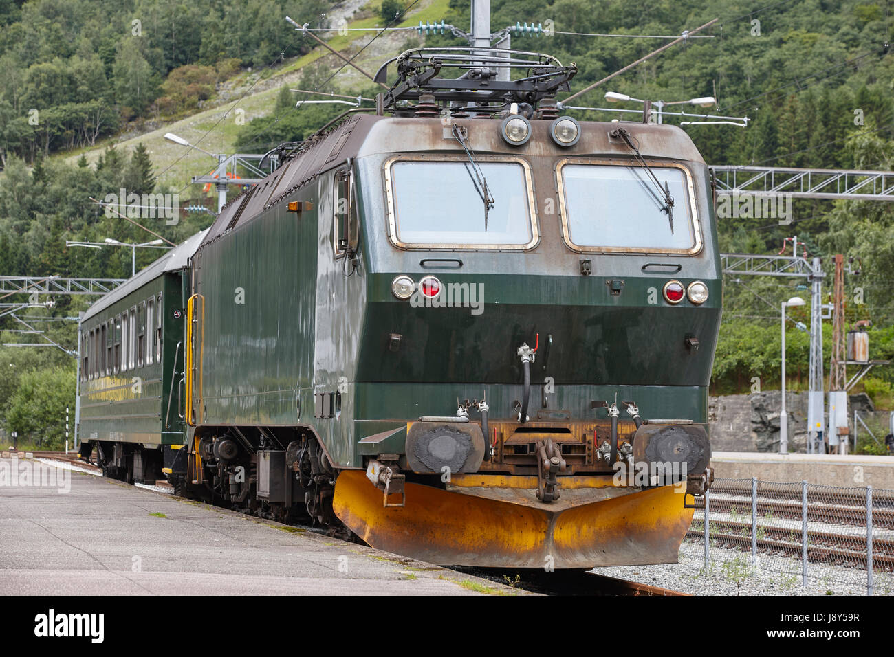 Flam railway station. Tourisme norvégien mettez en surbrillance. Locomotive électrique. Le transport. L'horizontale Banque D'Images