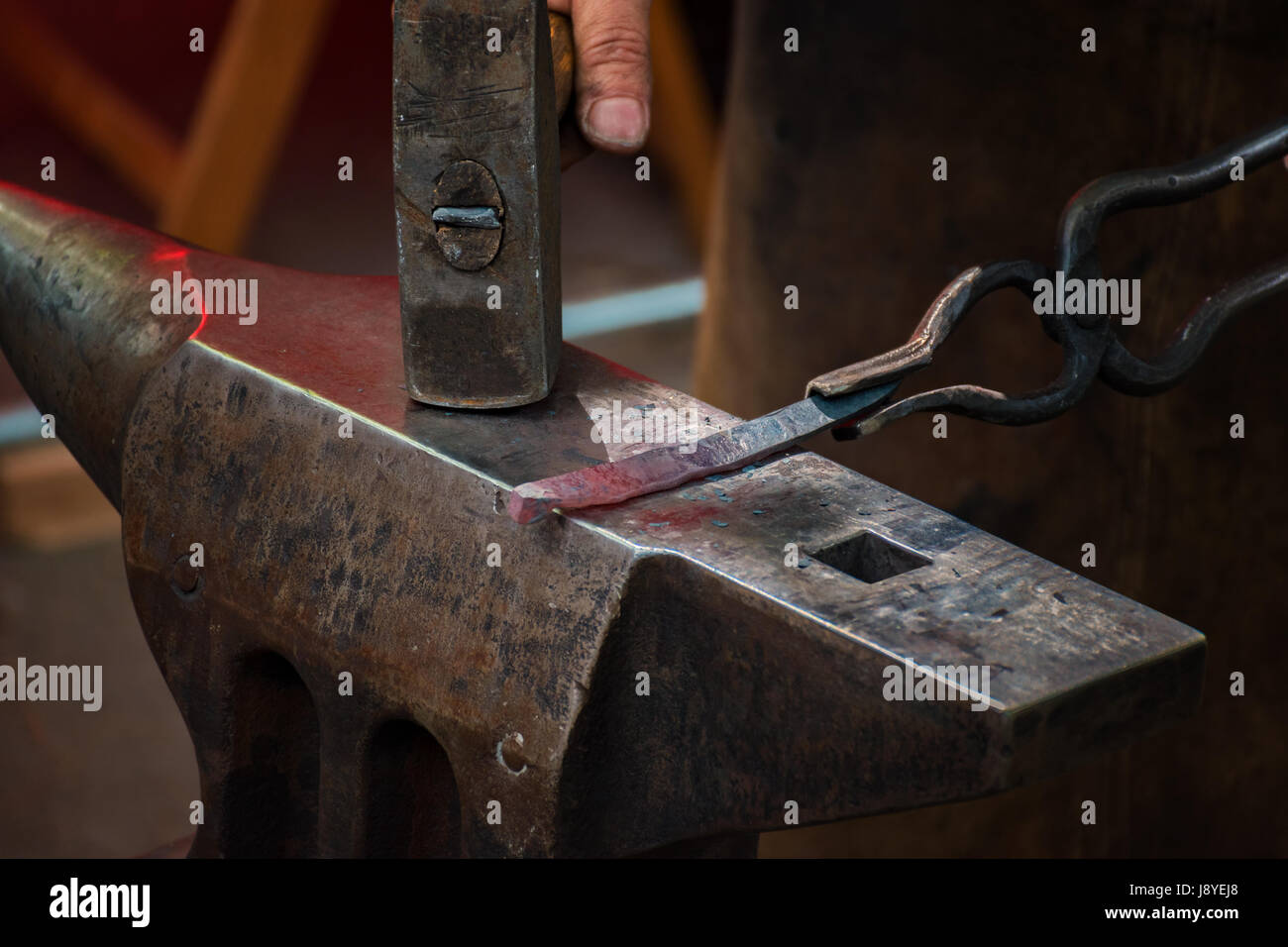 Blacksmith, forge, forgeron et outils - Folk Art Banque D'Images