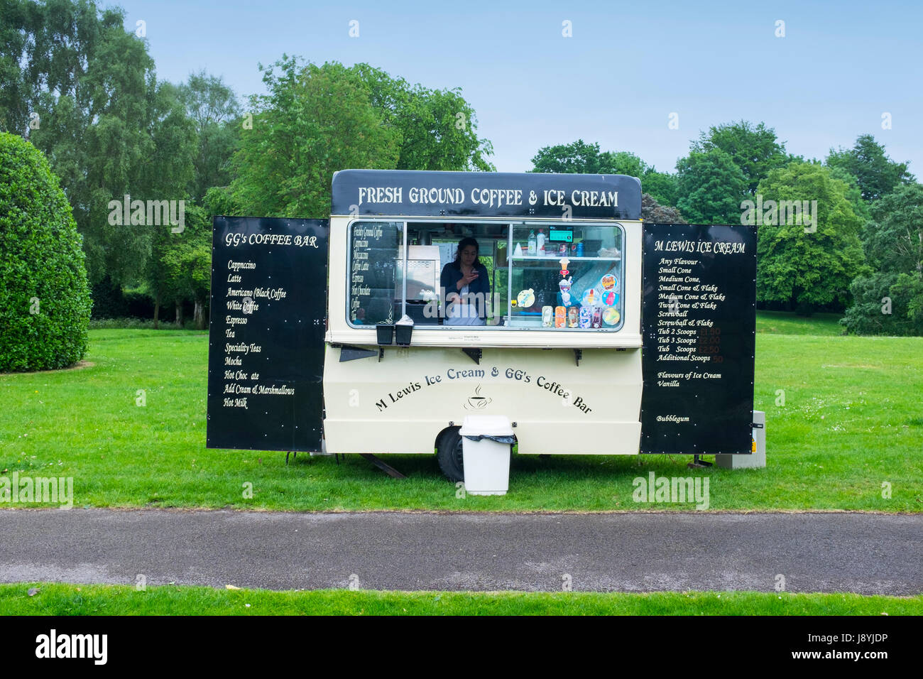 Café & Ice cream van dans Parc Sandbach Cheshire UK Banque D'Images