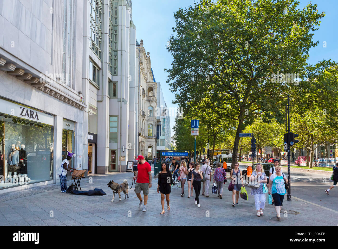 Boutiques sur le Kurfürstendamm, le district d'arrondissement Charlottenburg-Wilmersdorf, Berlin, Allemagne Banque D'Images