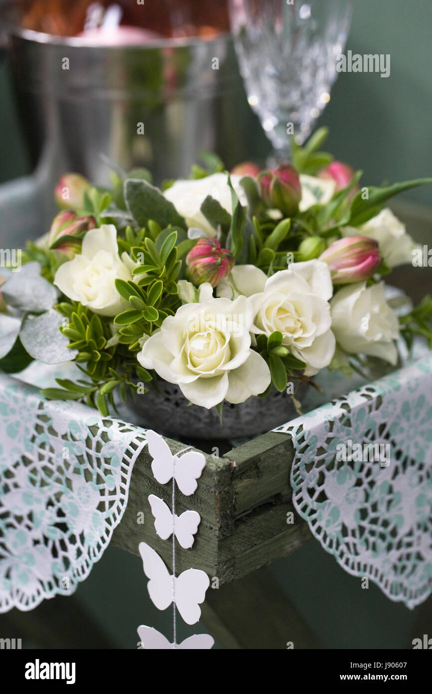 Arrangement de fleurs décoratives à la RHS Malvern Spring Show. Banque D'Images