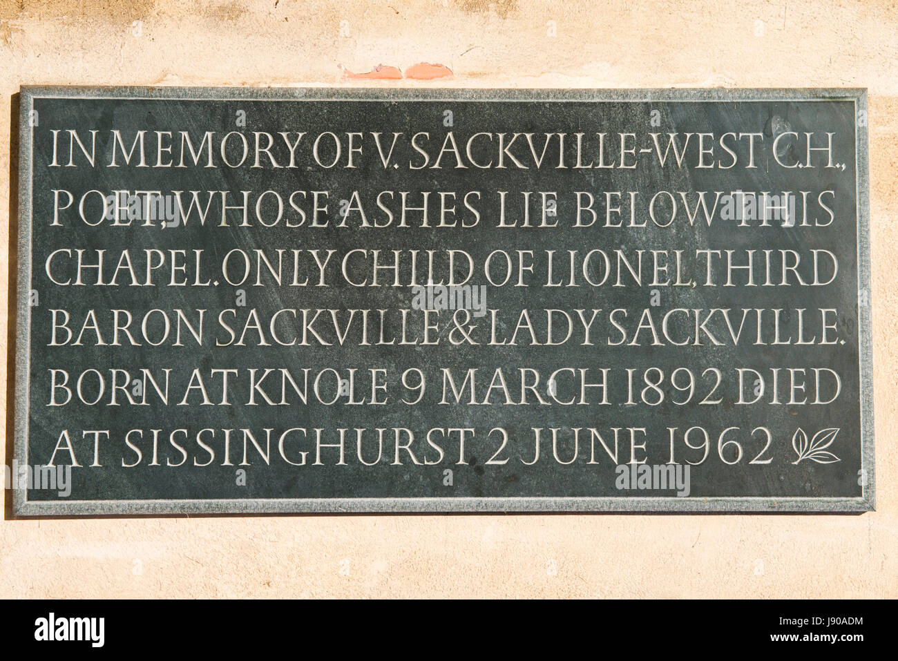 Plaque commémorative à Victoria Mary Sackville-West Vita) (dans l'église de St Michel et tous les anges dans le village de Withyham, East Sussex Banque D'Images