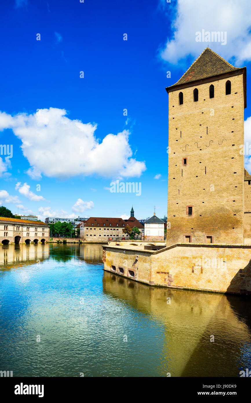 Strasbourg, tour du pont médiéval Ponts Couverts et de réflexion, Barrage Vauban. Alsace, France. Banque D'Images Strasbourg, tour du pont médiéval Ponts Couverts et de réflexion, Barrage Vauban. Alsace, France. Banque D'Images