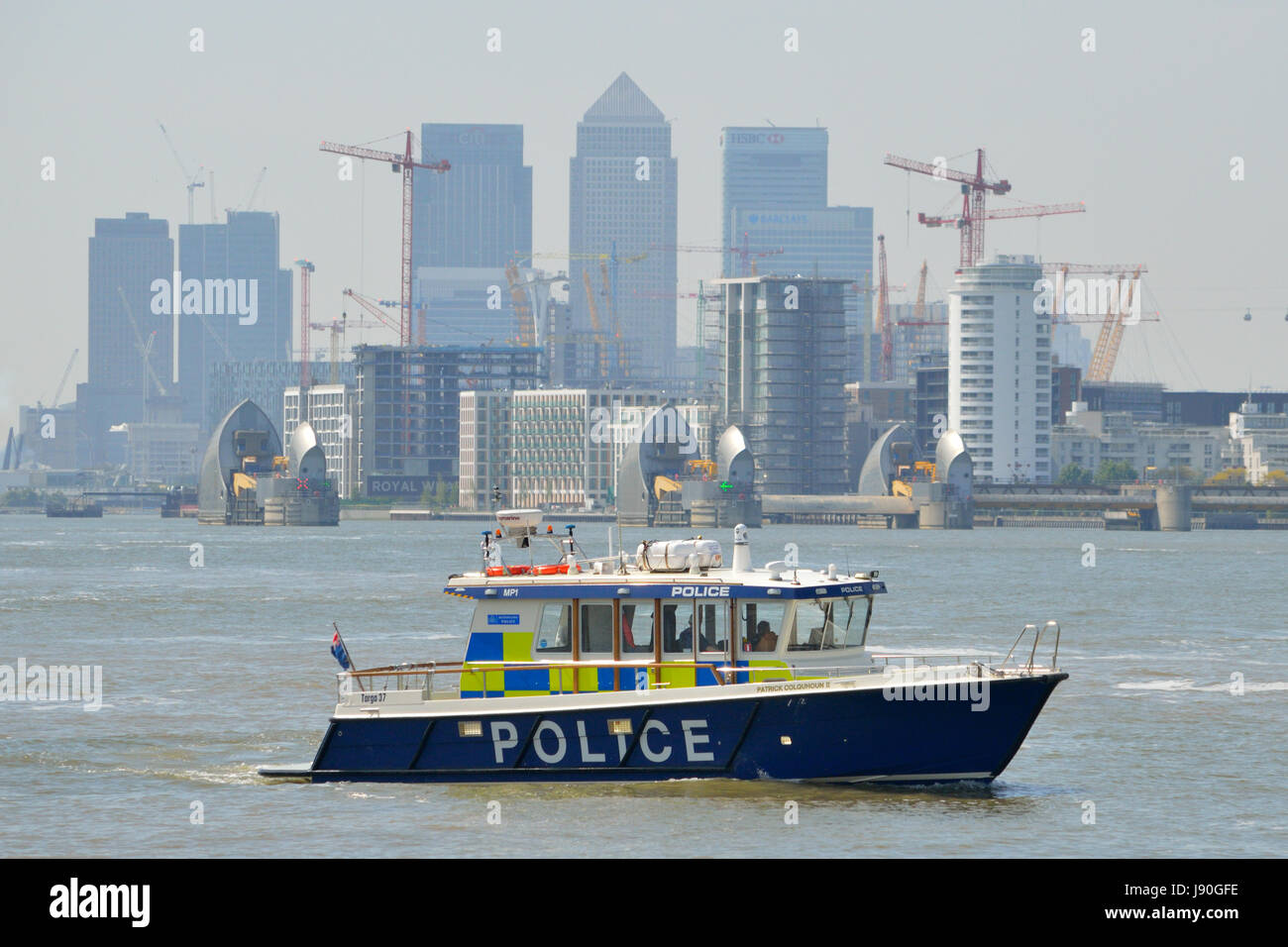 Metropolitan Police patrouille en bateau sur la Tamise à Londres Banque D'Images