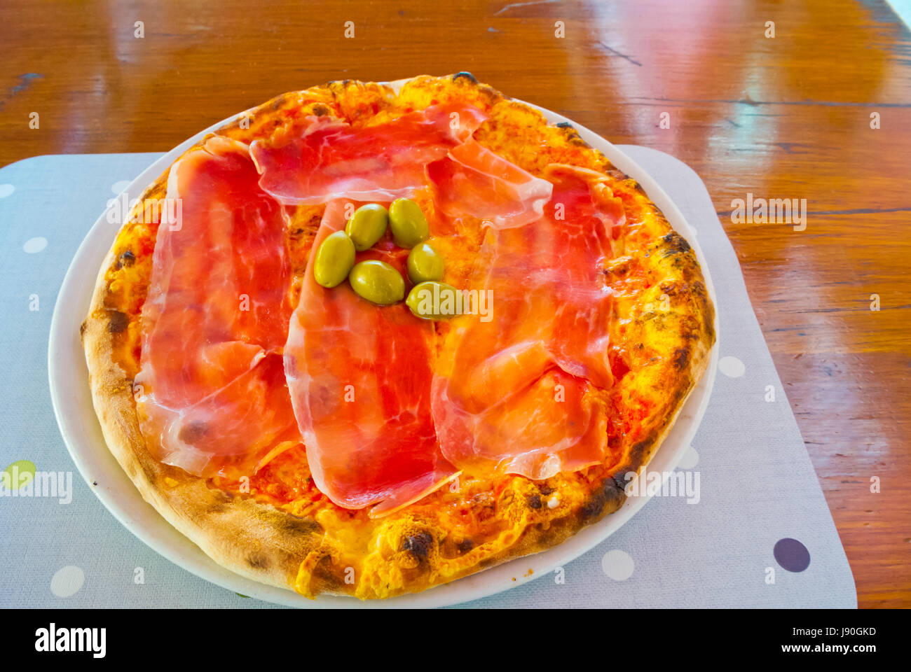 Pizza jambon local, avec l'Istrie, Pizzeria Dali, Porec, Istrie, Croatie  Photo Stock - Alamy