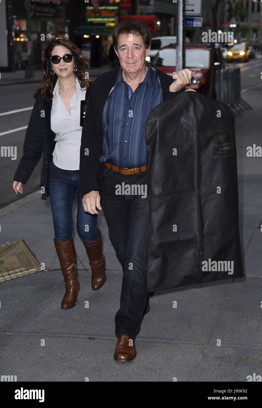 New York, NY, USA. 30 mai, 2017. Barry Williams dehors et environ pour la célébrité Candids - TUE, New York, NY 30 mai 2017. Credit : Derek Storm/Everett Collection/Alamy Live News Banque D'Images