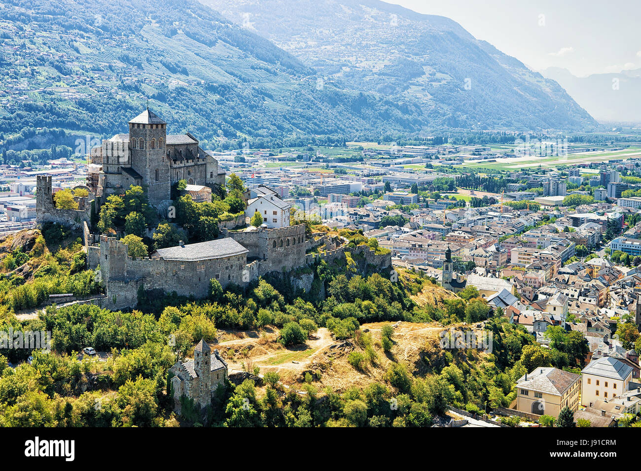 Le Château de Valère, dans la montagne de Sion, Canton du Valais, Suisse. Banque D'Images