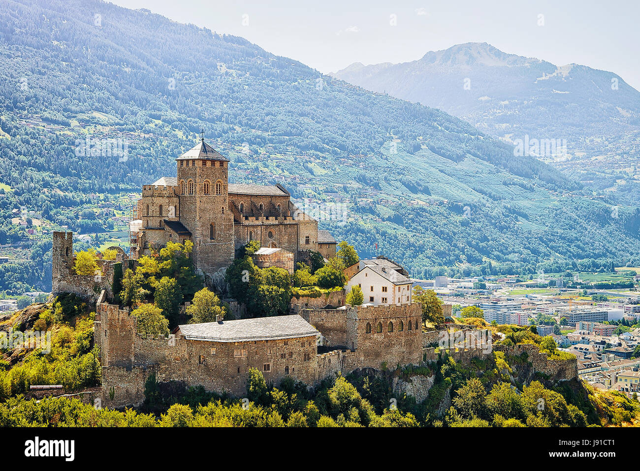 Sur la colline du Château de Valère à Sion, Canton du Valais, Suisse. Banque D'Images