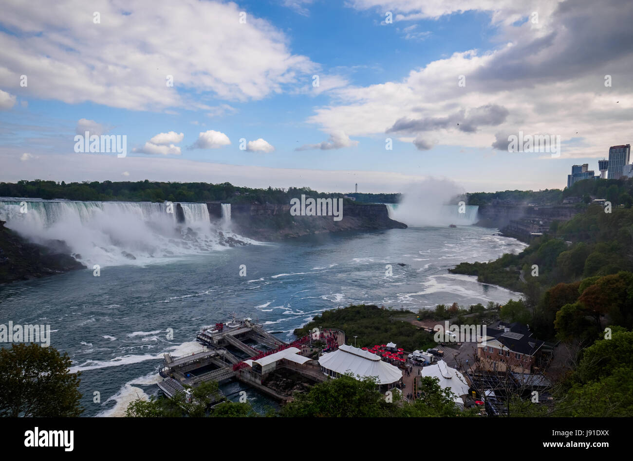 Vue sur les chutes Niagara du côté canadien de Banque D'Images