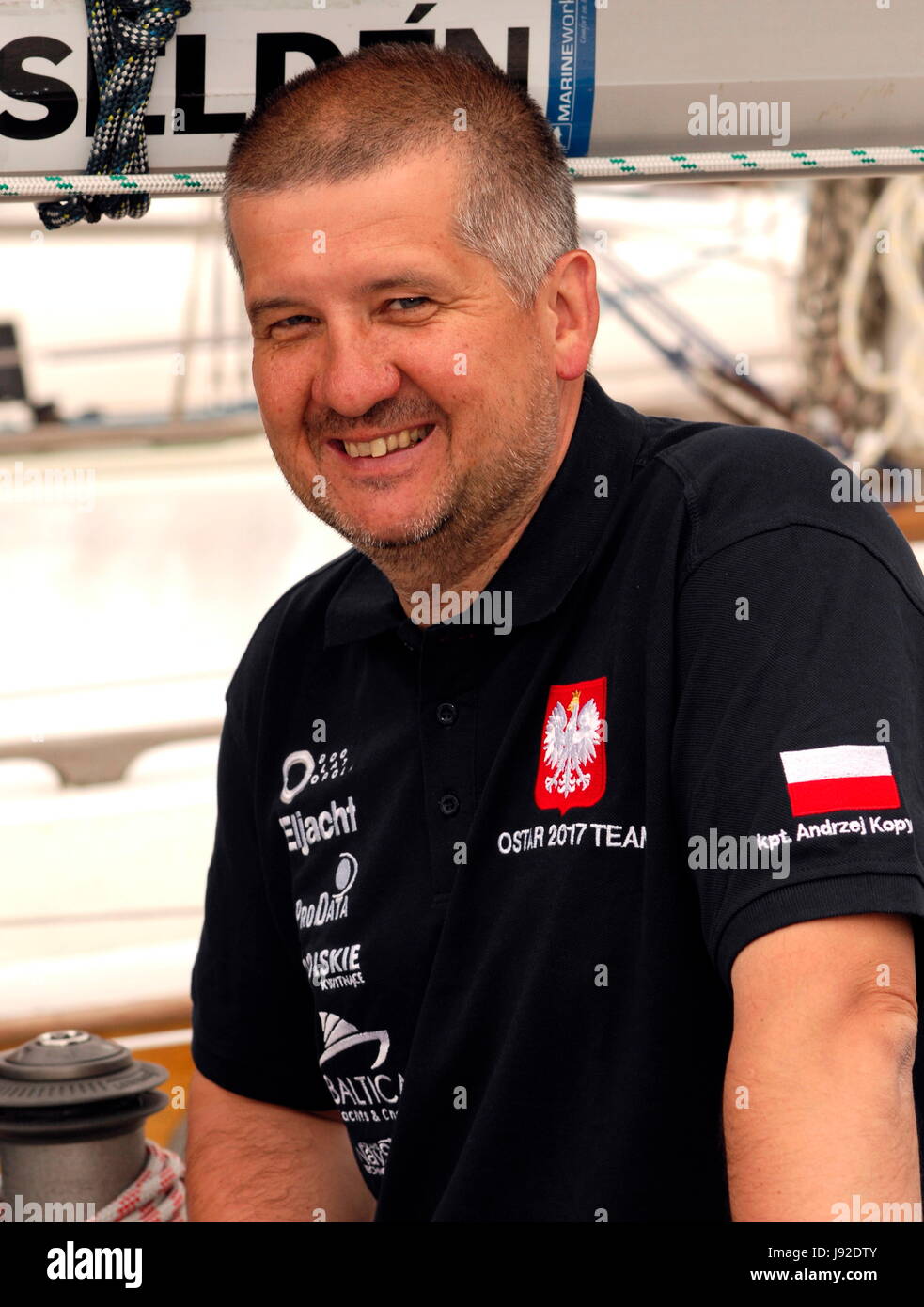 AJAXNETPHOTO. 28E MAI, 2017. PLYMOUTH, en Angleterre. - TRANSAT - SKIPPER OSTAR ANDRZEJ KOPYTKO (POL) DE LA LOCATION DE BATEAU À BORD D'Opole SA RACE À QUEEN ANNE'S BATTERY MARINA AVANT LE DÉPART. PHOTO:JONATHAN EASTLAND/AJAX REF:D172905 6512 Banque D'Images