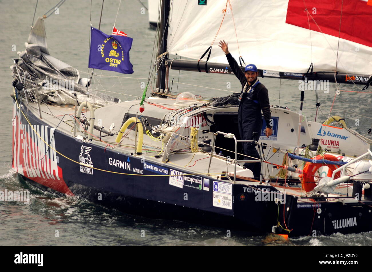 AJAXNETPHOTO. 29MAI 2017. PLYMOUTH, en Angleterre. - TRANSAT - ENTRÉE OSTAR ILLUMIA (IL) SKIPPÉ PAR MICHELE ZAMBELLI SE DIRIGE VERS LA LIGNE DE DÉPART. PHOTO:JONATHAN EASTLAND/AJAX REF:D172905 6543 Banque D'Images