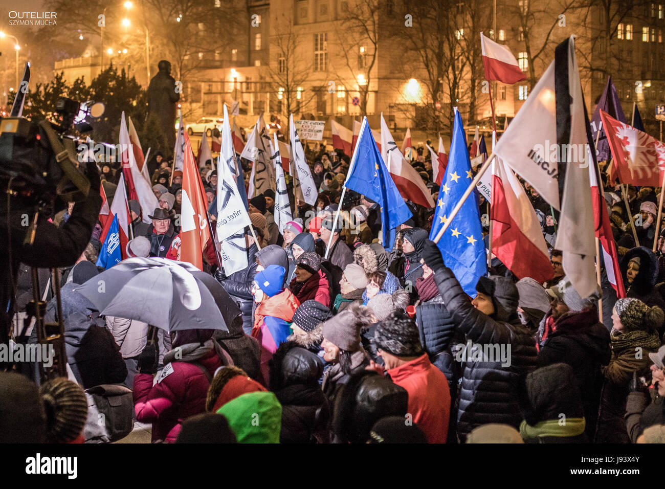 Protestations, manifestations en Pologne - contre le parti conservateur, le gouvernement autoritaire contre Jaroslaw Kaczynski et son parti PIS. Banque D'Images
