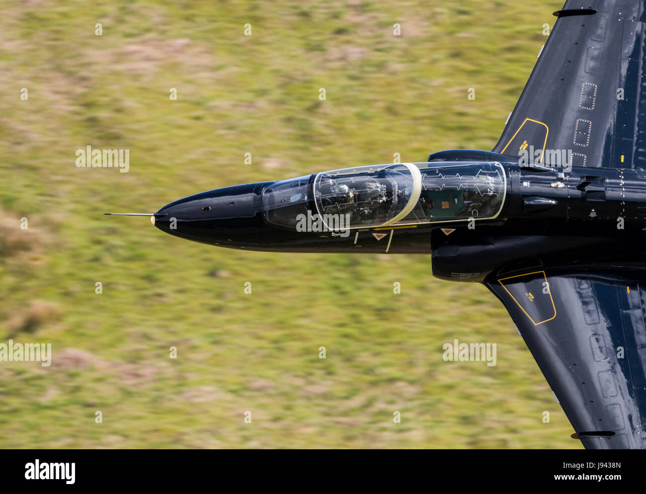 736 escadron Royal Navy Hawk T1 volant de bas niveau en LFA7 Banque D'Images