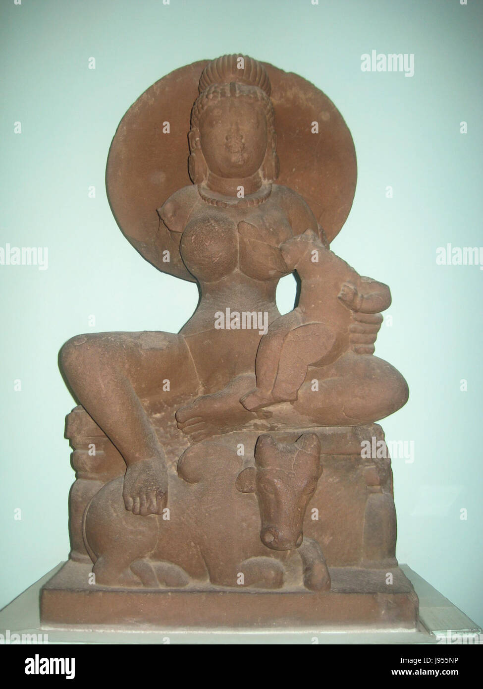Le Musée national de New Delhi, en Inde, présente le patrimoine culturel et historique du pays à travers diverses expositions. Il présente des œuvres d'art, des artefacts et des sculptures de l'Inde ancienne à moderne, ce qui en fait une institution clé pour préserver l'histoire et la culture de l'Inde. Banque D'Images
