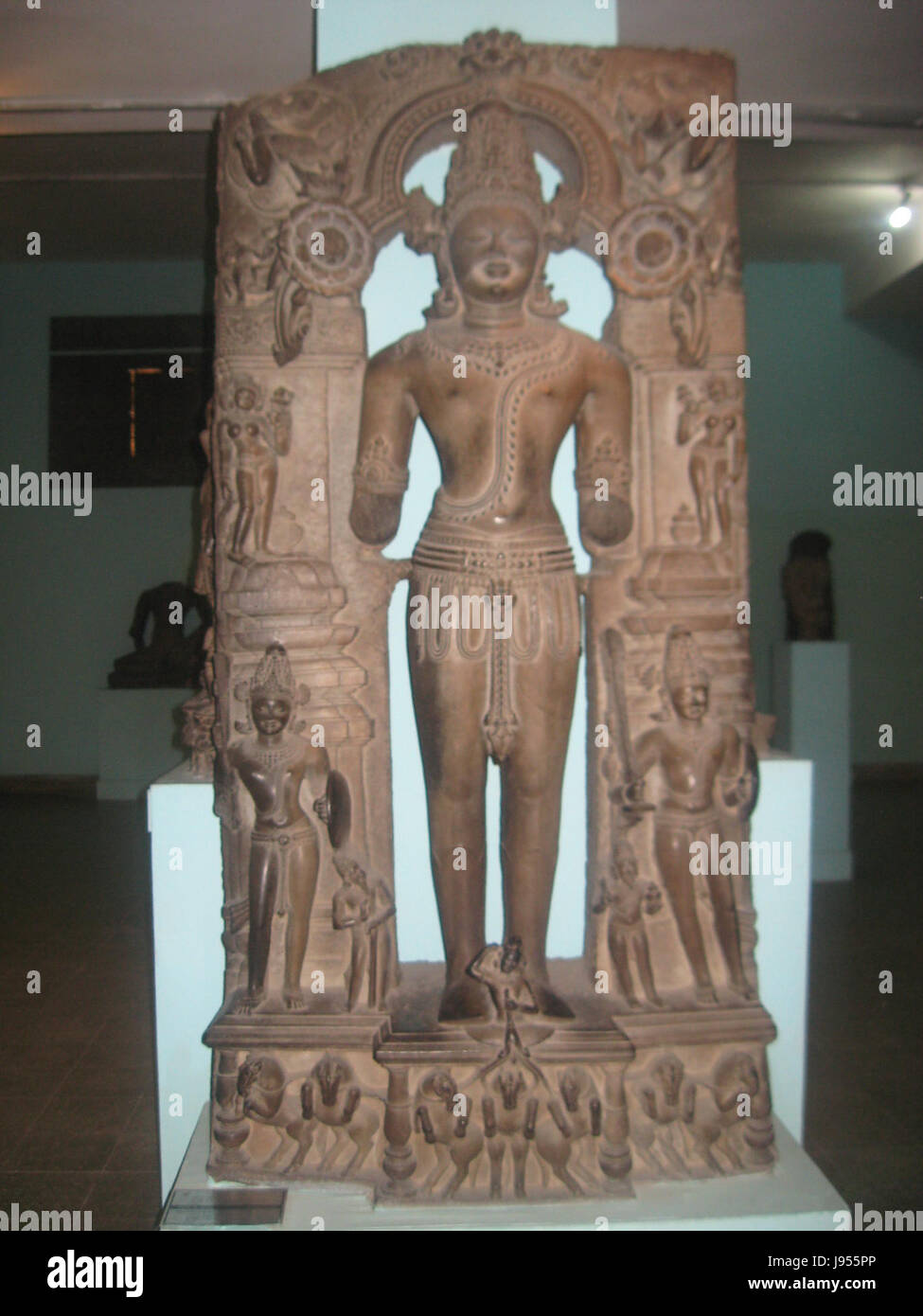 Cette entrée fait référence à une collection conservée au *National Museum* à New Delhi, en Inde. L'exposition (48) présente probablement des artefacts ou des œuvres reflétant le riche patrimoine culturel et historique de l'Inde. Banque D'Images