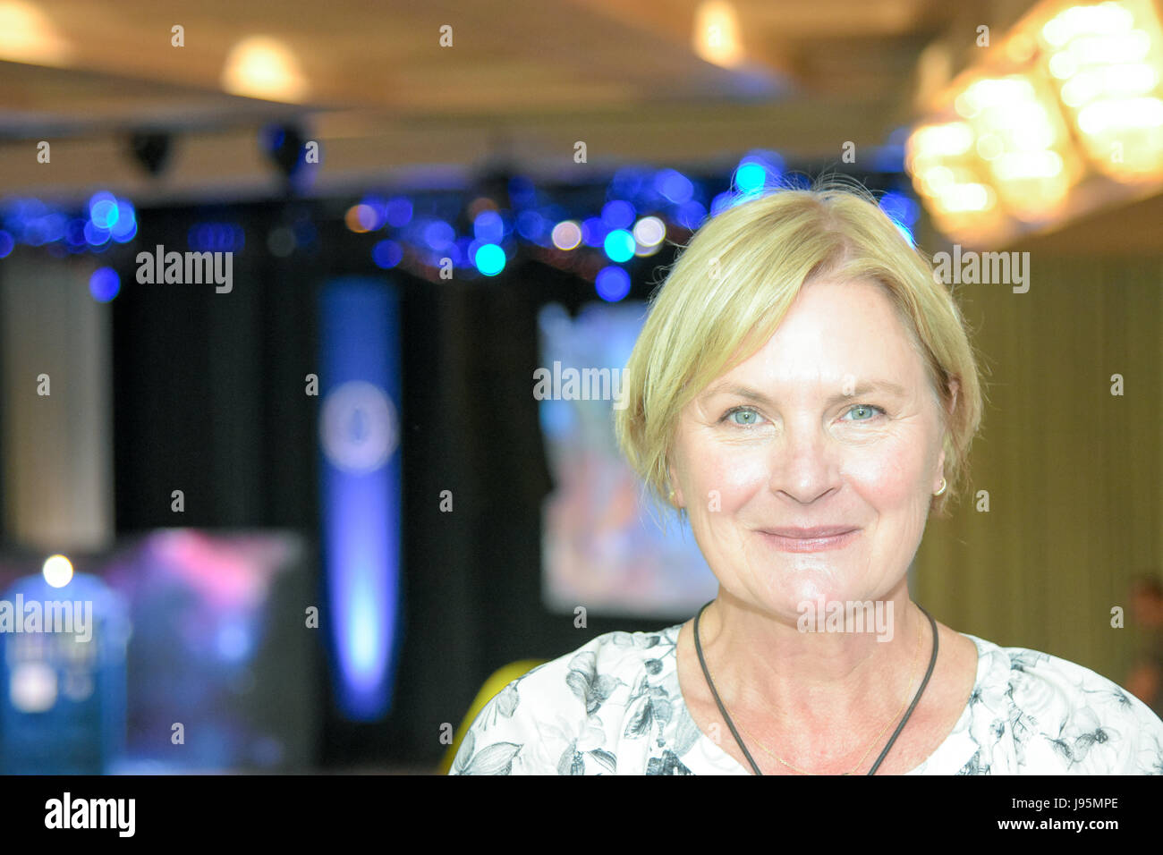 Bonn, Allemagne. 4 juin, 2017. Denise Crosby (Lt. Tasha Yar, Star Trek La nouvelle génération) à la FedCon 26, la plus grande Convention de Star Trek, invite des célébrités et fans de se rencontrer dans des séances de signature et de panneaux. La FedCon 26 juin 2017 a eu lieu de 2 à 5. Photo : Markus Wissmann/Alamy Live News Banque D'Images