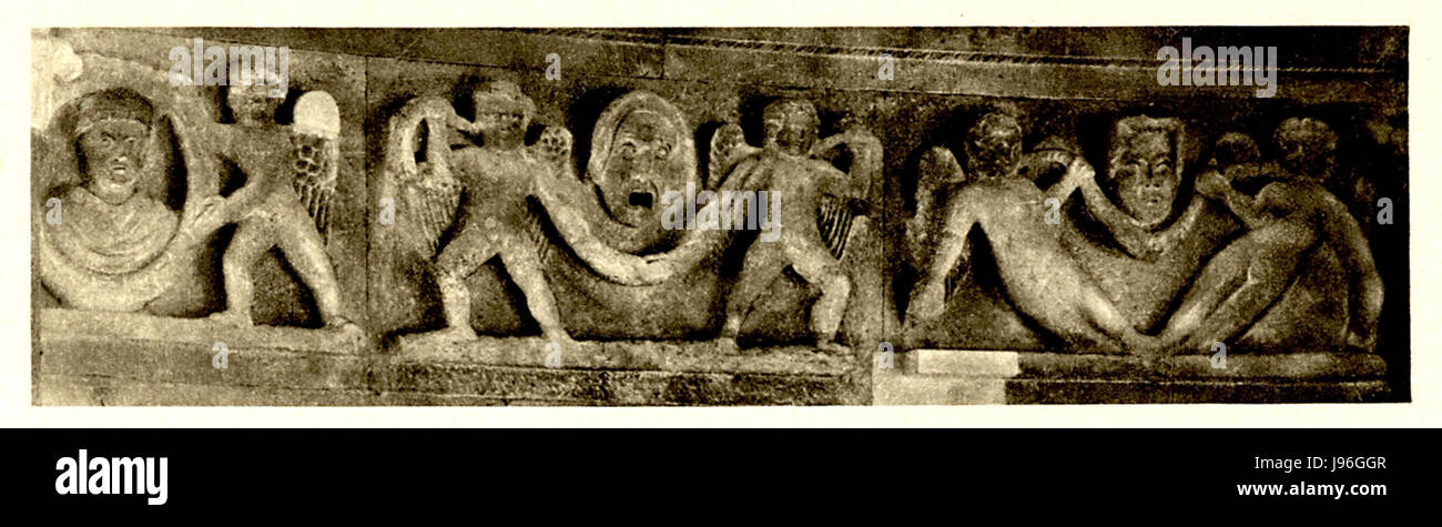 Ce titre allemand fait référence à une gravure héliogravure d'une frise murale d'un mausolée, créée à partir d'une photographie en 1907. L'image représente probablement un site historique important et un artefact. Banque D'Images