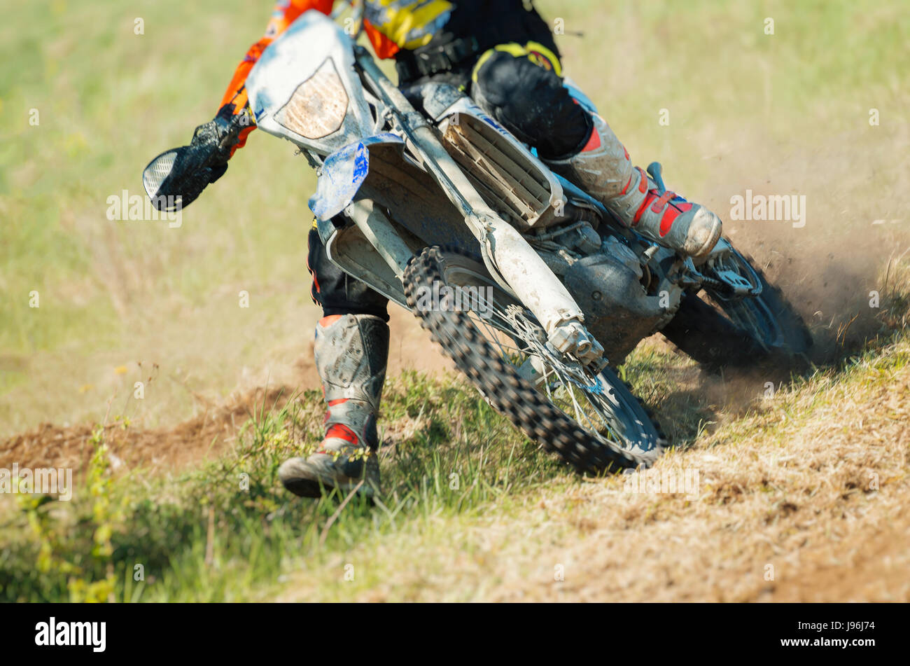 Motocross rider professionnel sur la route. Banque D'Images