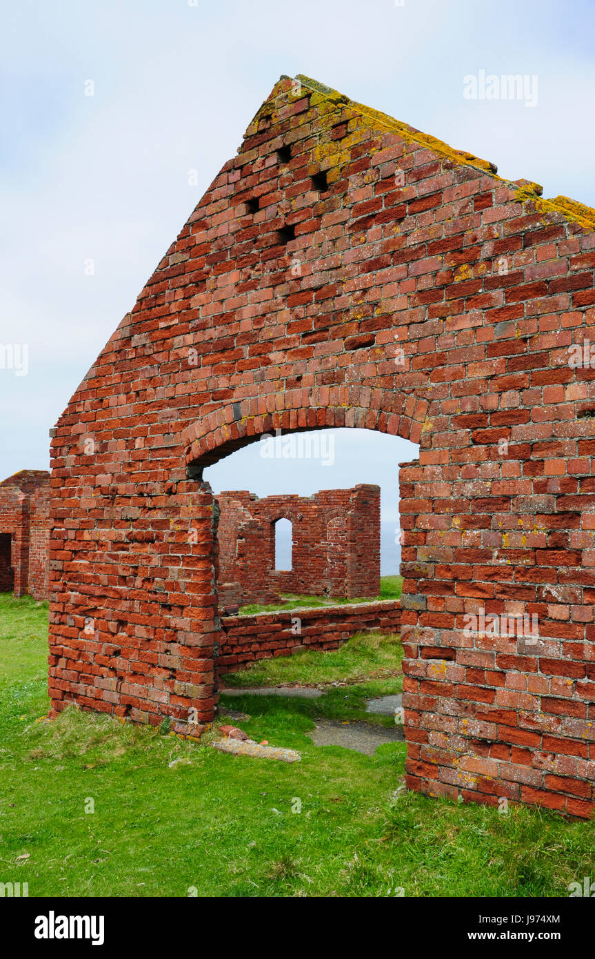 Pembrokeshire - Mai 2017 (Std) - Site de l'ancien de l'industrie. Ancienne carrière près de Porthgain bâtiments Banque D'Images