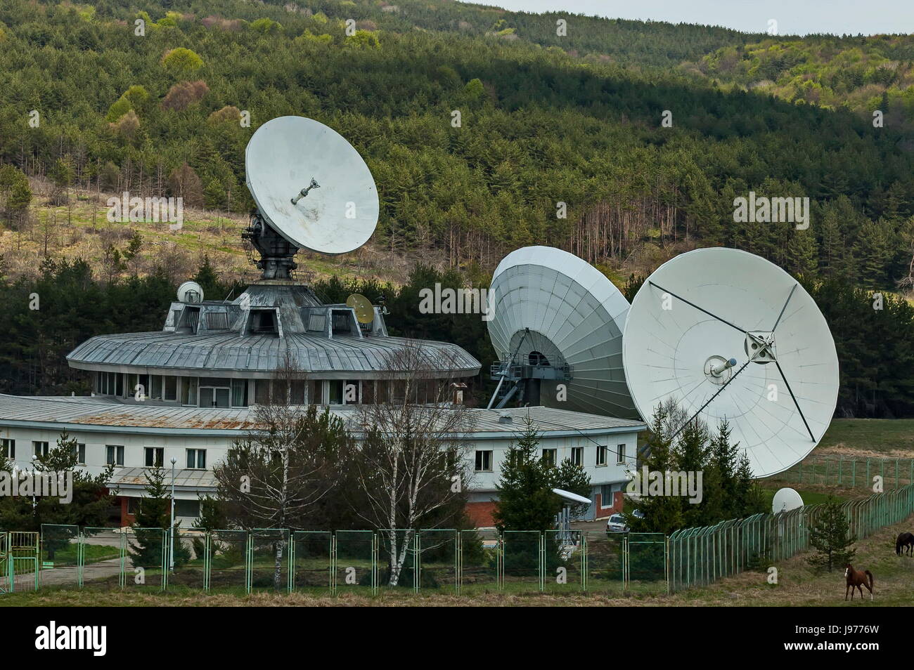 La station satellite au sol ou l'observatoire de la Géodésie, Plana Plana mountain, Bulgarie Banque D'Images