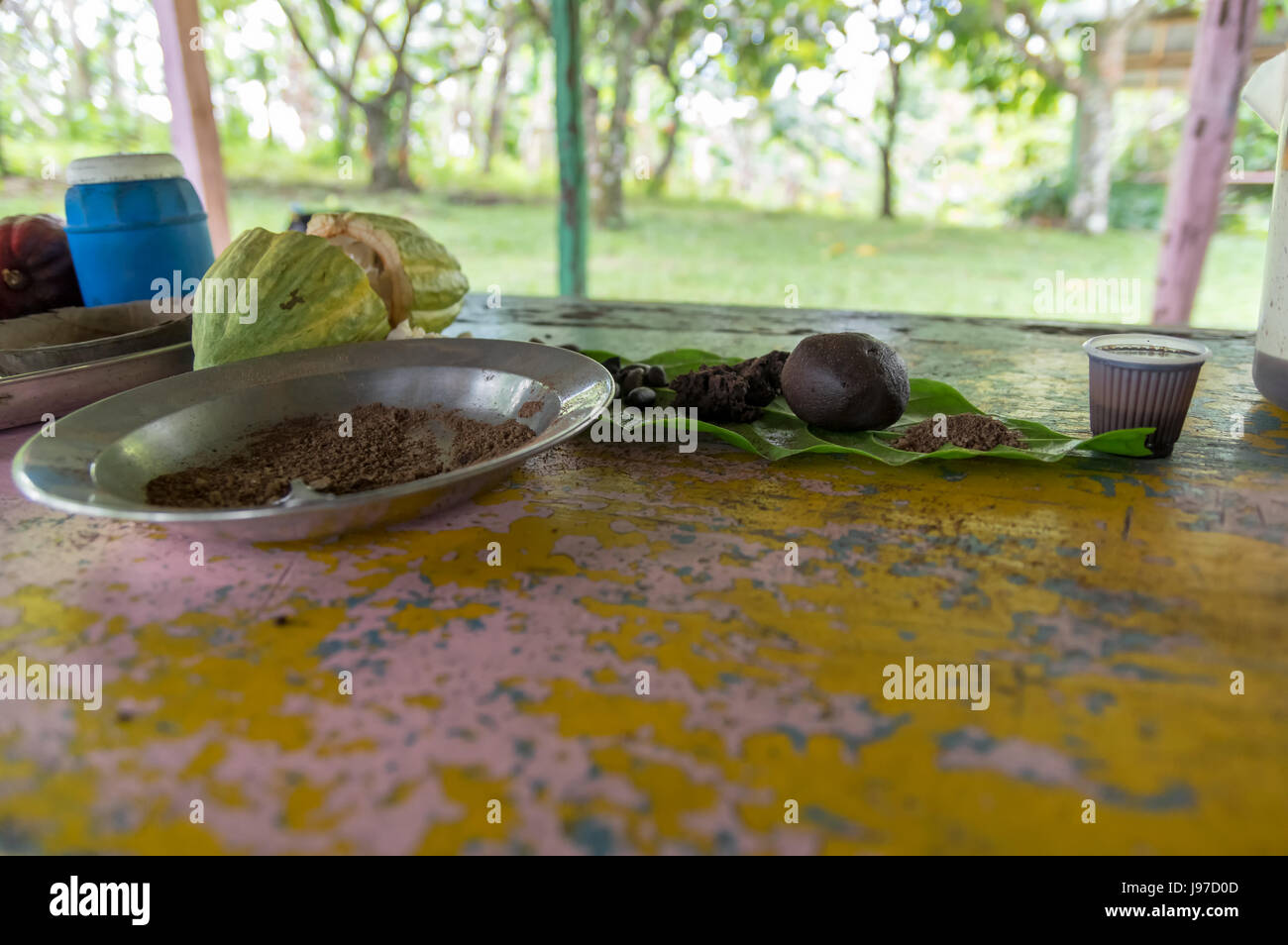 Ingrédients pour la production de cacao dans le village de République Dominicaine. Banque D'Images