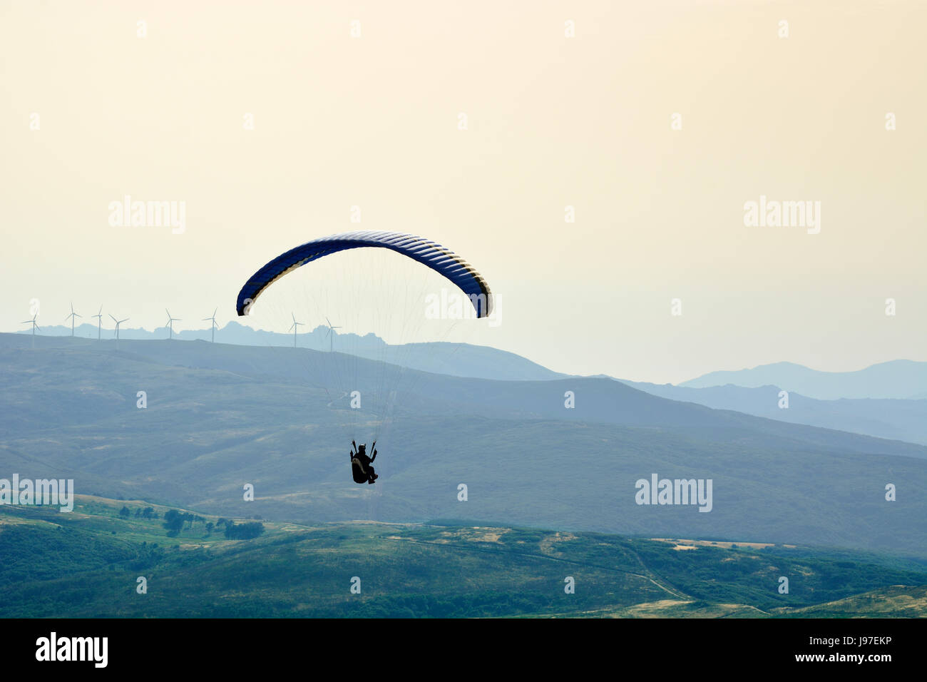 Parapente à Larouco montagne pendant la Coupe du Monde de parapente. Montalegre, Portugal Banque D'Images