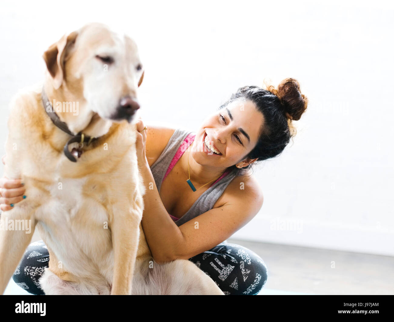 Woman with dog Banque D'Images