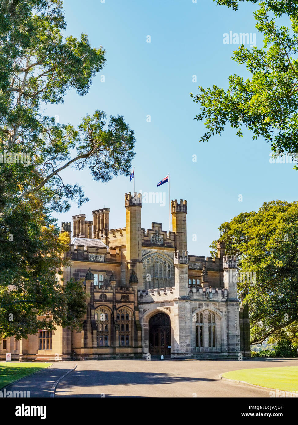 L'Australie, New South Wales, Sydney, façade de bâtiment ancien avec drapeau australien Banque D'Images