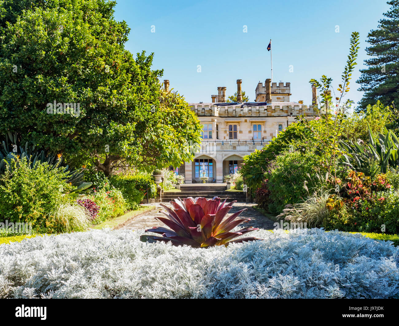 L'Australie, New South Wales, Sydney, bâtiment avec jardin ornemental en arrière-plan Banque D'Images