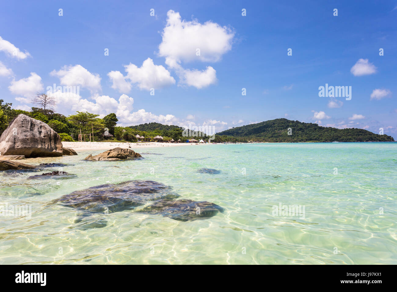Bai Sao beach idyllique, ce qui signifie le sable blanc, dans la célèbre île de Phu Quoc dans le golfe de Thaïlande au Sud Vietnam Banque D'Images