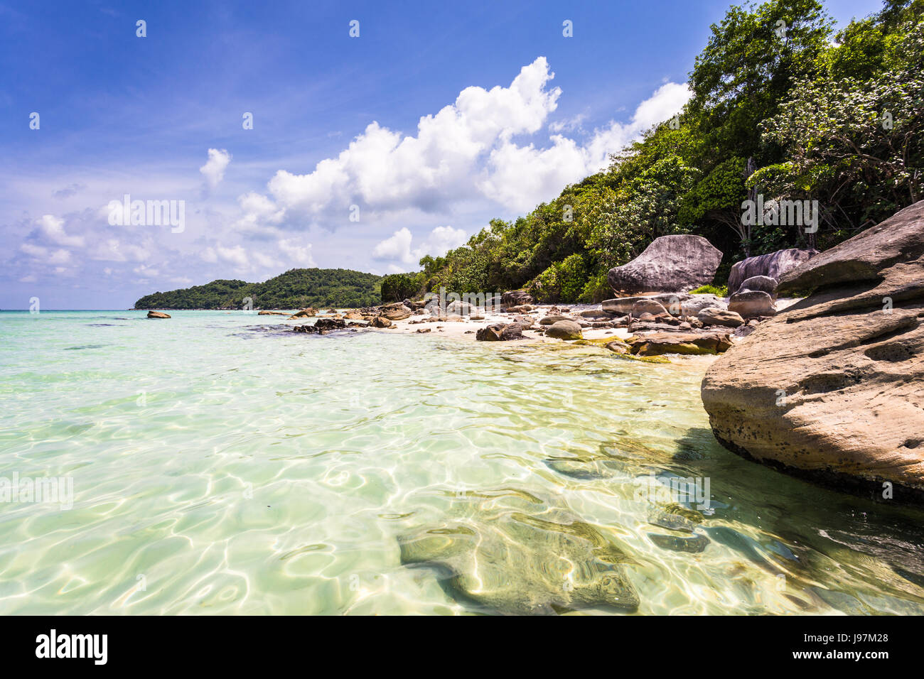 Bai Sao beach idyllique, ce qui signifie le sable blanc, dans la célèbre île de Phu Quoc dans le golfe de Thaïlande au Sud Vietnam Banque D'Images