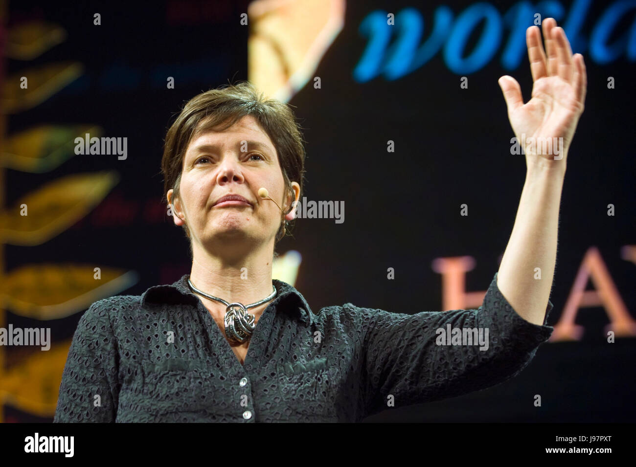 Kate raworth économiste auteur de donut economics parlant sur scène à hay festival 2017 hay-on-wye powys Pays de Galles UK Banque D'Images
