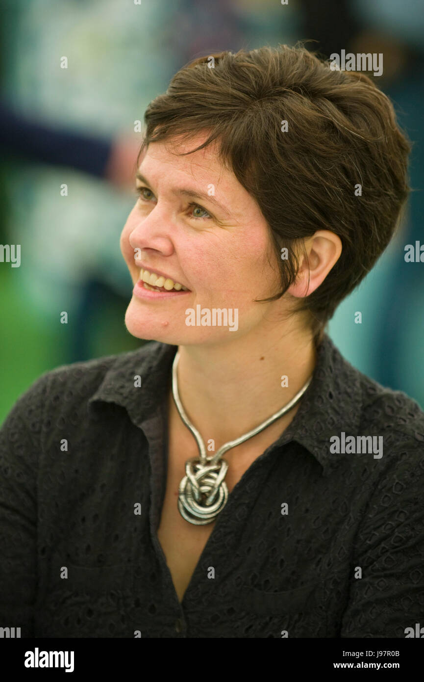 Kate raworth économiste auteur de donut livre d'économie signature en librairie au Hay Festival 2017 hay-on-wye powys Pays de Galles UK Banque D'Images