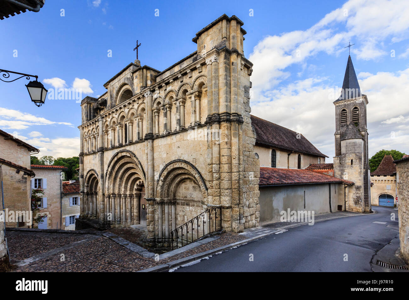 France, Charente, Aubeterre sur Dronne, étiqueté Les Plus Beaux Villages de France (Les Plus Beaux Villages de France), l'église Saint Jacques Banque D'Images